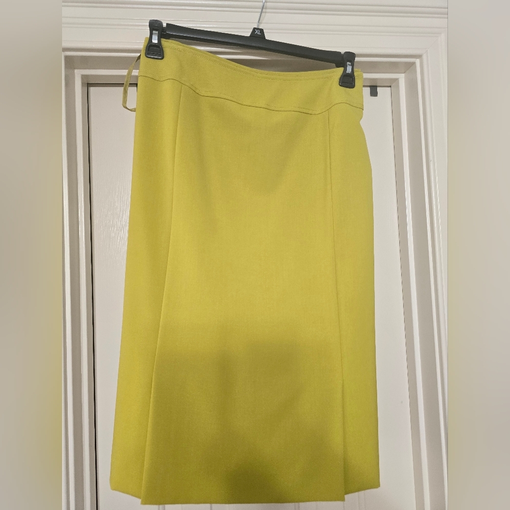 Tahari Knee Length Skirt in Citron Green (Size 20W) ***NWT***